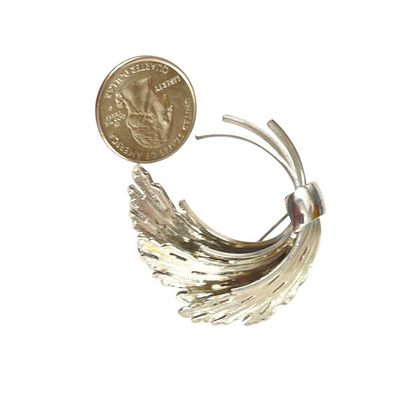 Vintage Silver-Tone Feather Brooch Pin With Detailed Textured Design - Picture 3 of 7